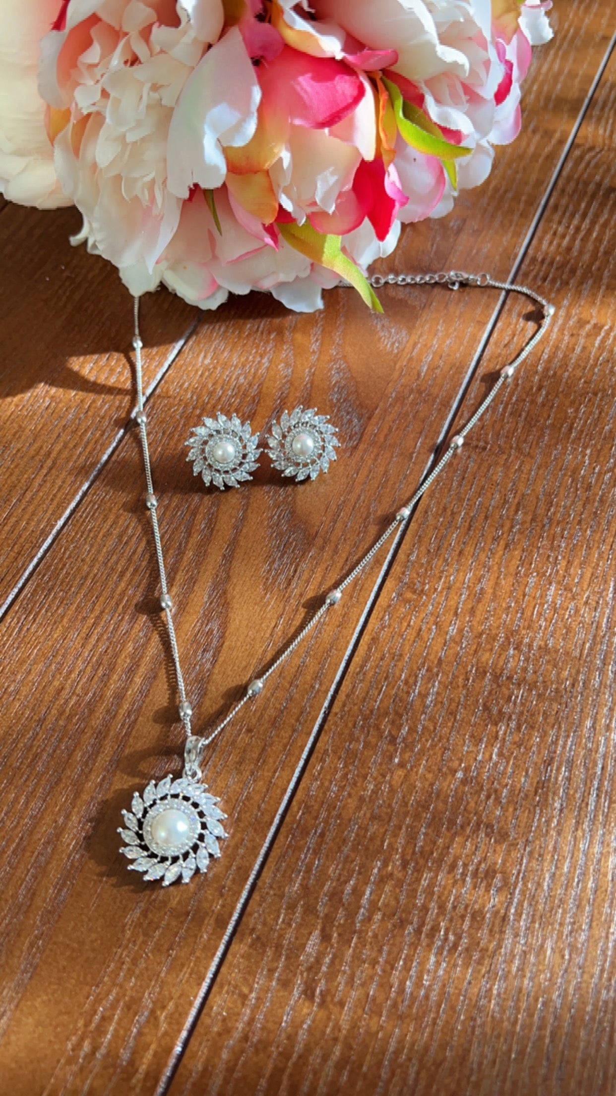 Saadgi Pendant Set